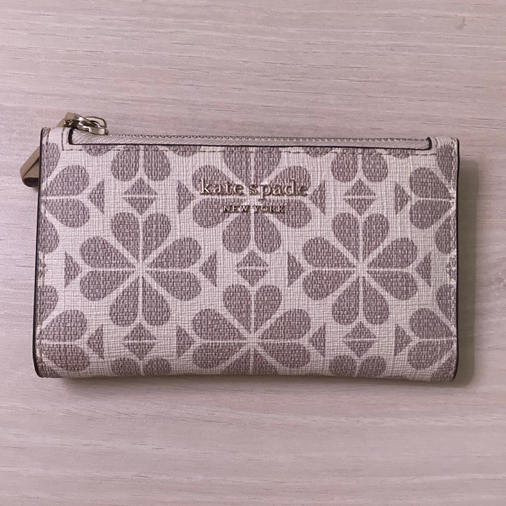 Kate Spade wallet with coin pocket in spade flower